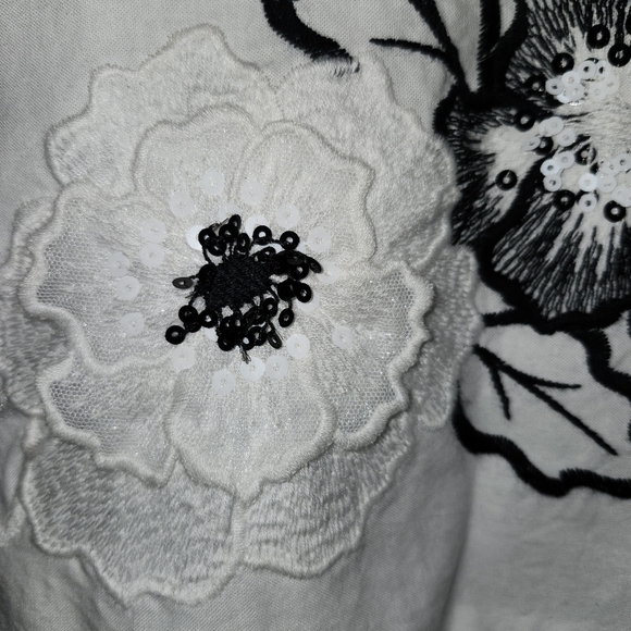 Bianca Nygard black and white skirt with sequined flower applicaes size 14 - Picture 4 of 13